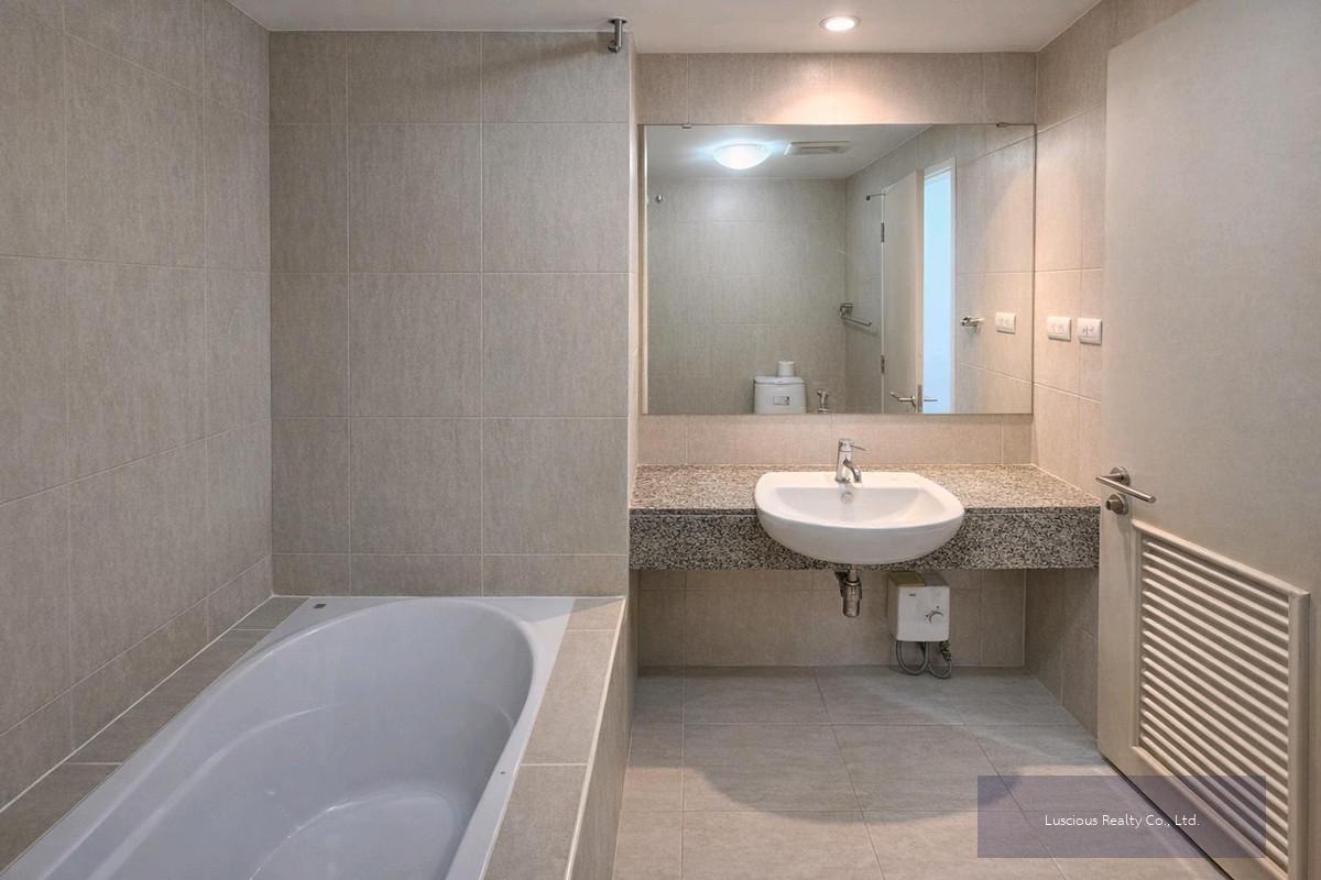 ❤️ ให้เช่า คอนโด เดอะโคลเวอร์ ทองหล่อ
Condo for Rent in Thonglor Rare Item❤️