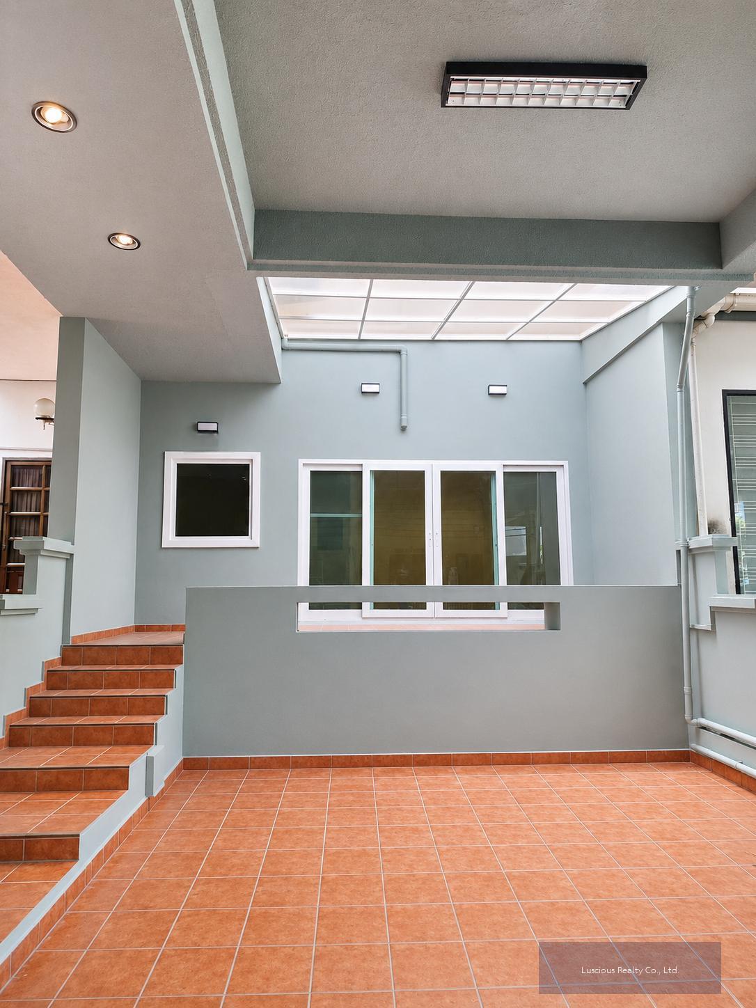 Spacious ❤️ Townhome for rent Soi Pridi Sukhumvit 71 House for Rent Soi Pridi Banomyong ให้เช่าทาวน์โฮมซอยปรีดีพนมยงค์