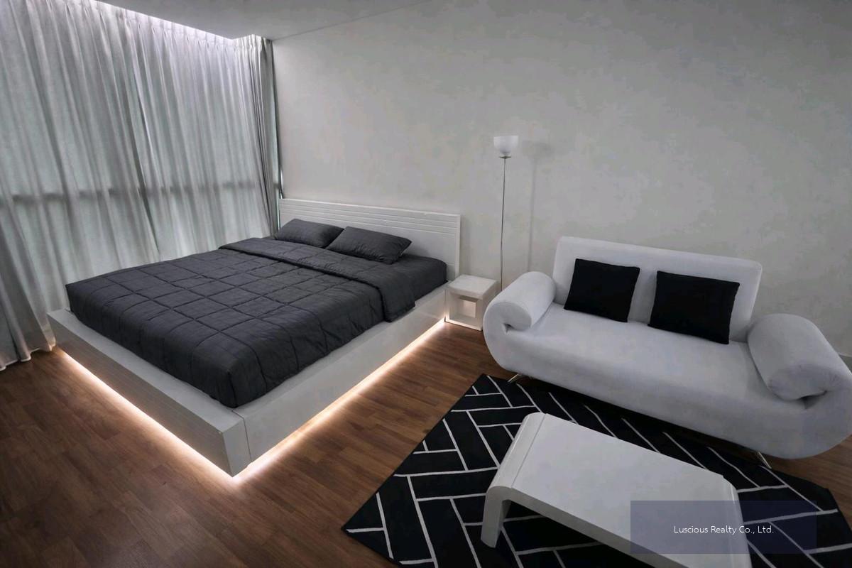 Le Luk Condominium : เลอ ลักซ์ คอนโดมิเนียม
For rent Near BTS Phra Khaning ✅️ 5 minutes walk