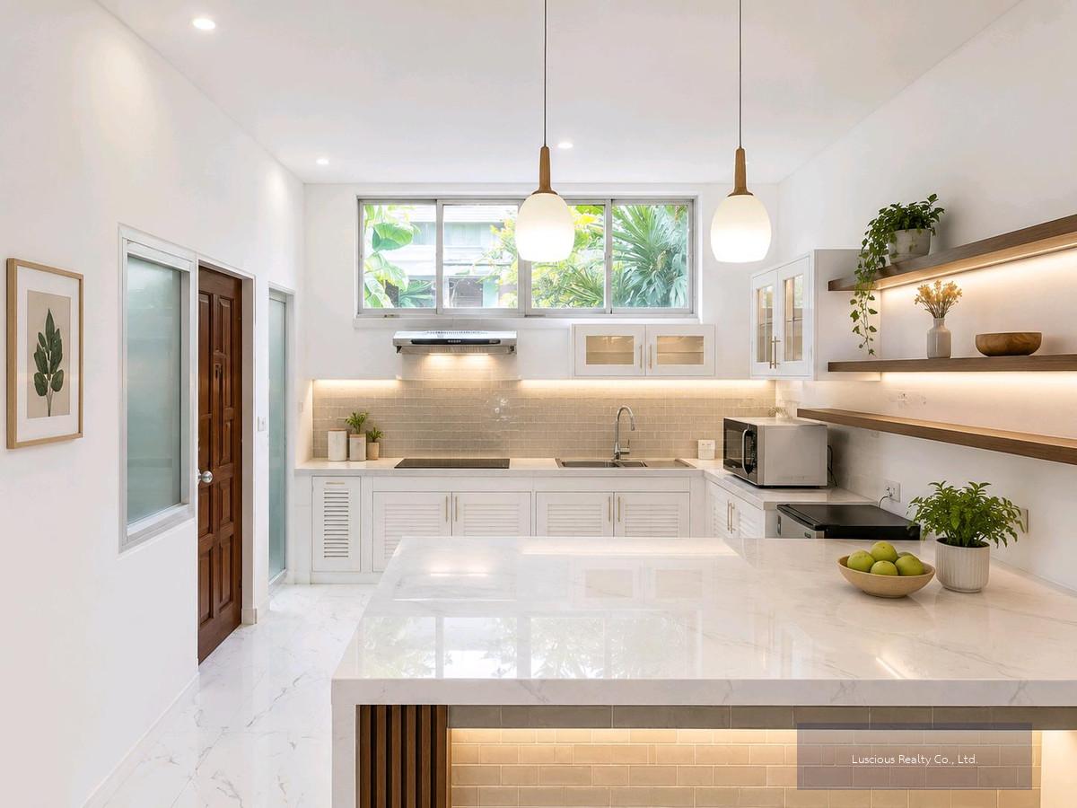 Townhome for Rent Near BTS Thonglor
ทาวน์เฮ้าส์ให้เช่า ใกล้สถานีรถไฟฟ้า ทองหล่อ