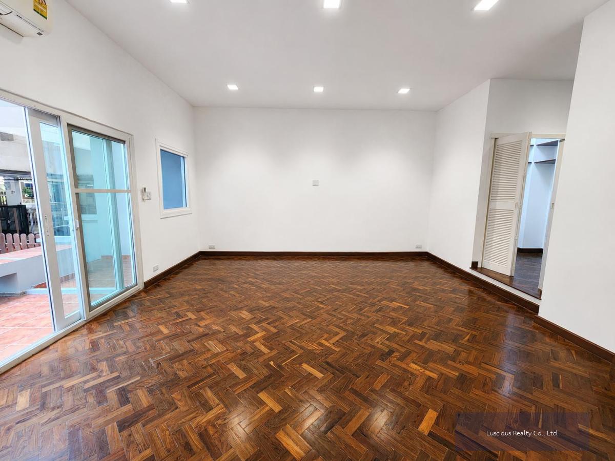 Spacious ❤️ Townhome for rent Soi Pridi Sukhumvit 71 House for Rent Soi Pridi Banomyong ให้เช่าทาวน์โฮมซอยปรีดีพนมยงค์