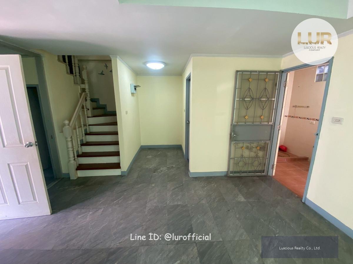 ขายบ้านแฝด 2 ชั้น หมู่บ้านกิตติยา-ธนาสุข เพชรเกษม 81 หน้าบ้านทิศตะวันออก