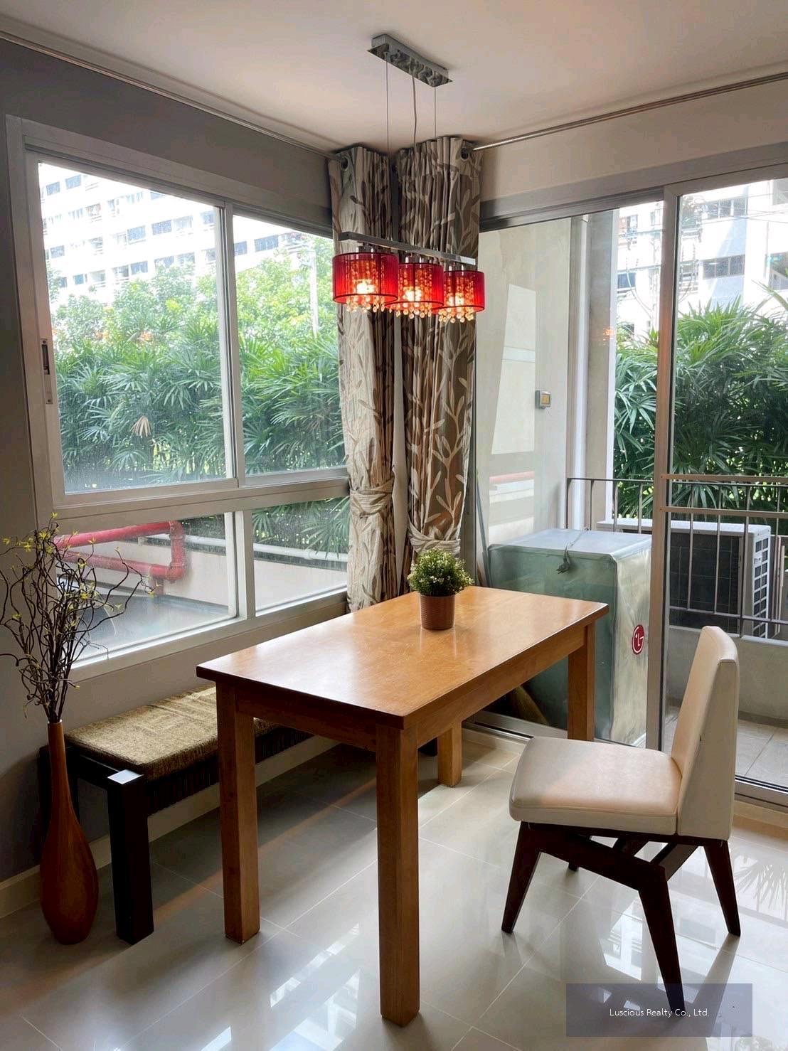 ให้เช่า คอนโด เดอะโคลเวอร์ ทองหล่อ
Condo for Rent in Thonglor
The Clover Thonglor