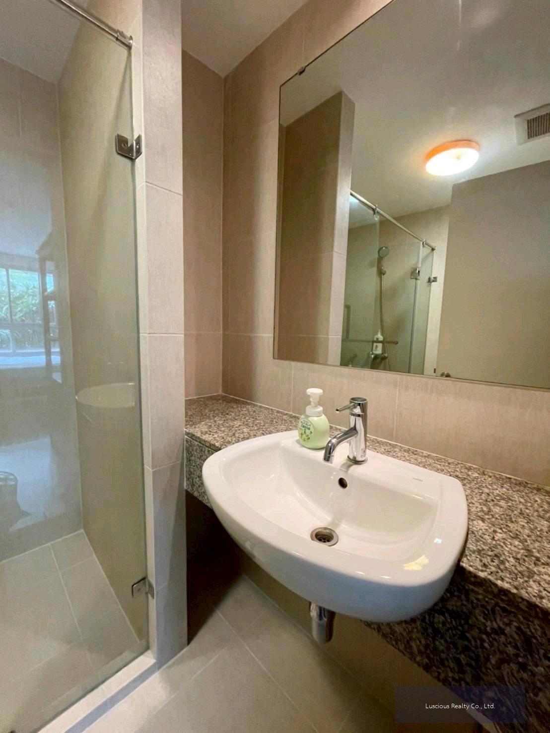 ให้เช่า คอนโด เดอะโคลเวอร์ ทองหล่อ
Condo for Rent in Thonglor
The Clover Thonglor
