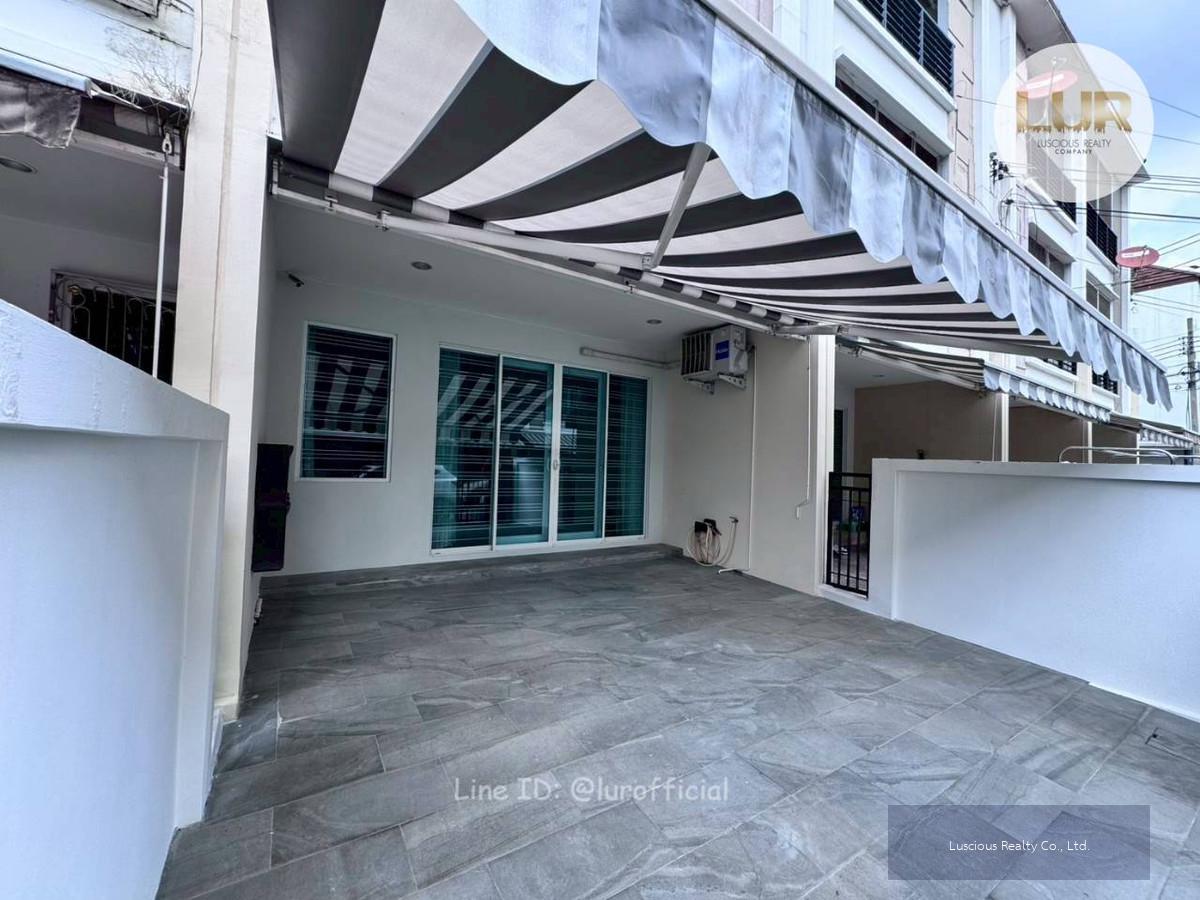 ขายบ้านทาวน์โฮม 3 ชั้น Baan Klang Muang S-Sense Srinakarin  ขนาด 20 ตรว. พื้นที่ใช้สอย 164 ตรม.