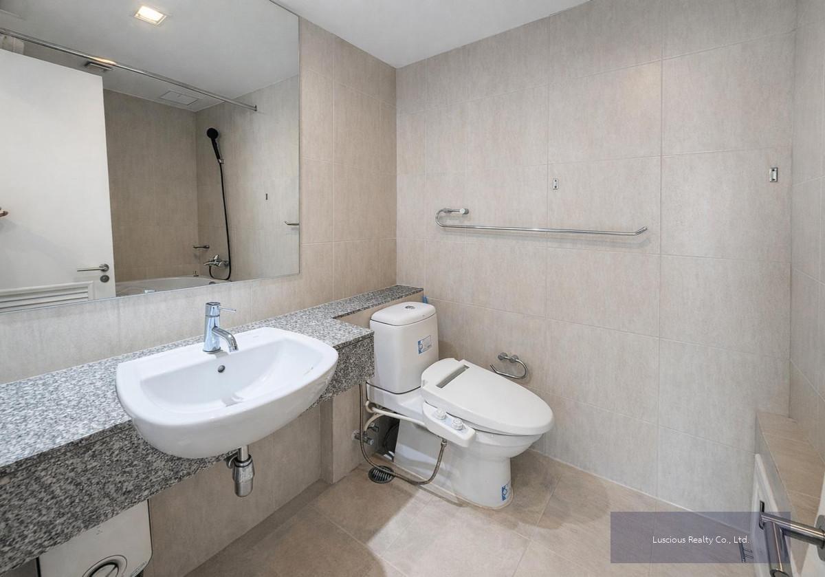 ให้เช่า คอนโด เดอะโคลเวอร์ ทองหล่อ
Condo for Rent in Thonglor