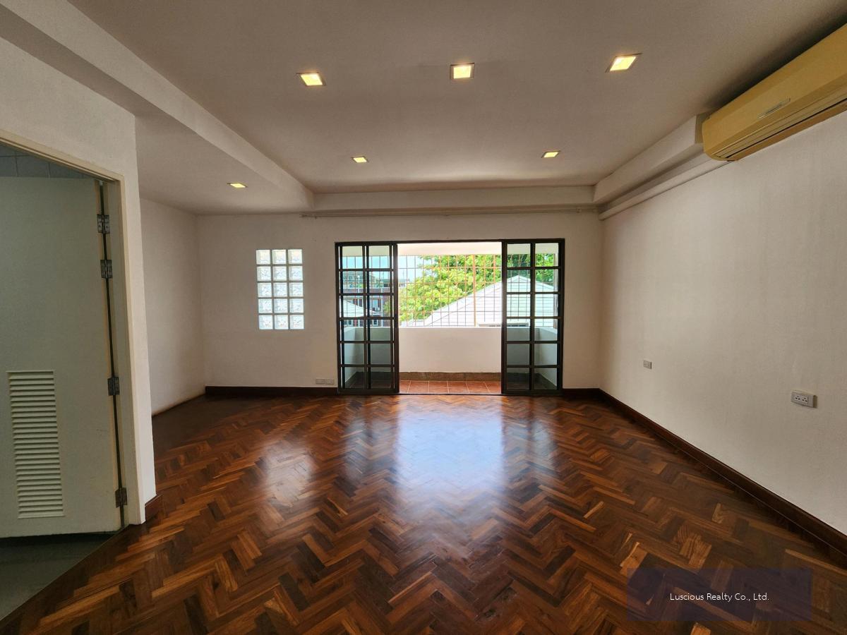 Spacious ❤️ Townhome for rent Soi Pridi Sukhumvit 71 House for Rent Soi Pridi Banomyong ให้เช่าทาวน์โฮมซอยปรีดีพนมยงค์