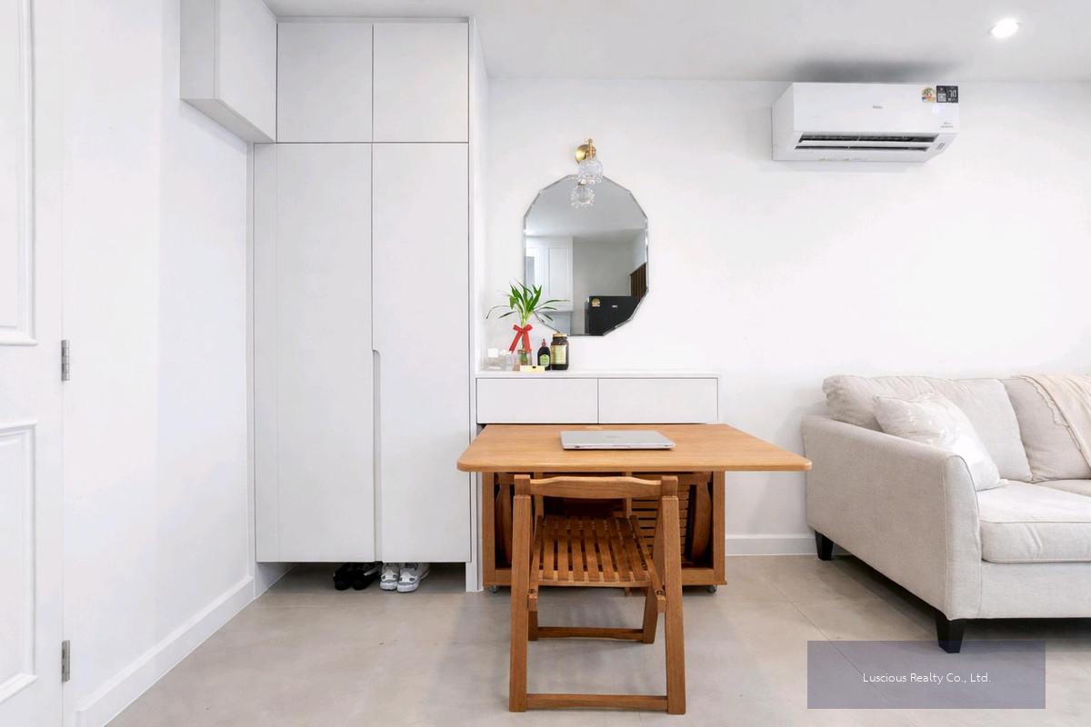 ให้เช่า คอนโด เดอะโคลเวอร์ ทองหล่อ
Condo for Rent in Thonglor
The Clover Thonglor
❤️ Newly renovated
✅️ Rare item