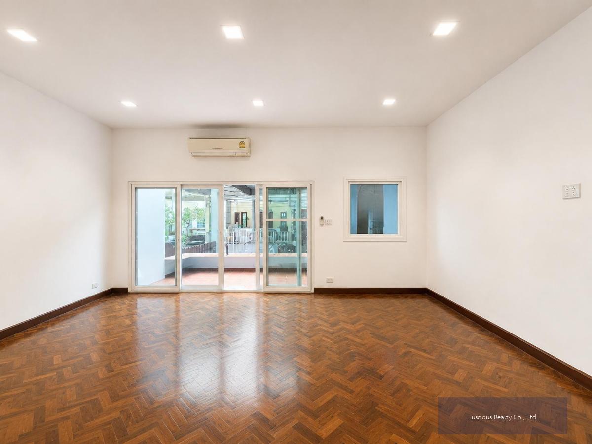 Spacious ❤️ Townhome for rent Soi Pridi Sukhumvit 71 House for Rent Soi Pridi Banomyong ให้เช่าทาวน์โฮมซอยปรีดีพนมยงค์