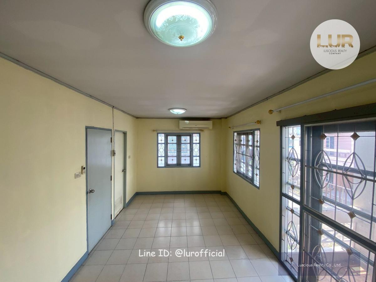 ขายบ้านแฝด 2 ชั้น หมู่บ้านกิตติยา-ธนาสุข เพชรเกษม 81 หน้าบ้านทิศตะวันออก