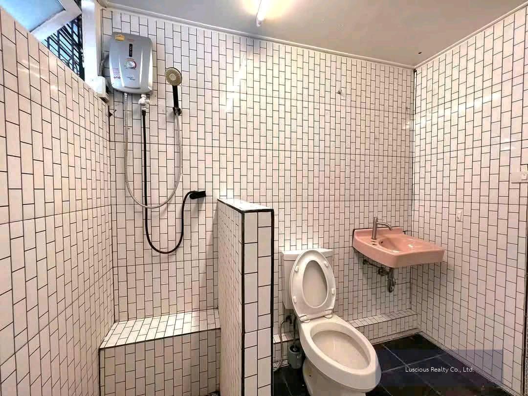 House for Sale and Rent in Ekkamai ขาย และ ให้เช่า บ้านทาวน์โฮม เอกมัย ของหายาก แรไอเทม