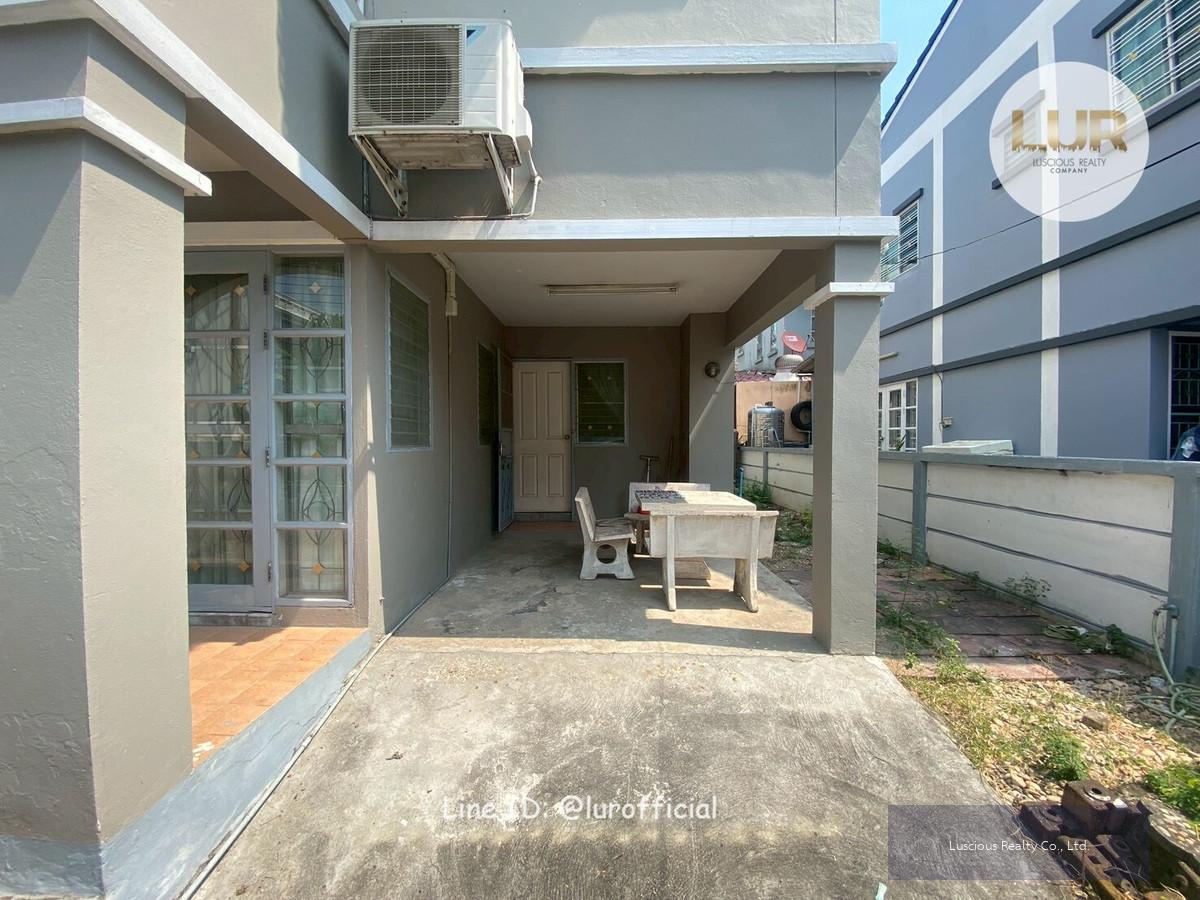 ขายบ้านแฝด 2 ชั้น หมู่บ้านกิตติยา-ธนาสุข เพชรเกษม 81 หน้าบ้านทิศตะวันออก