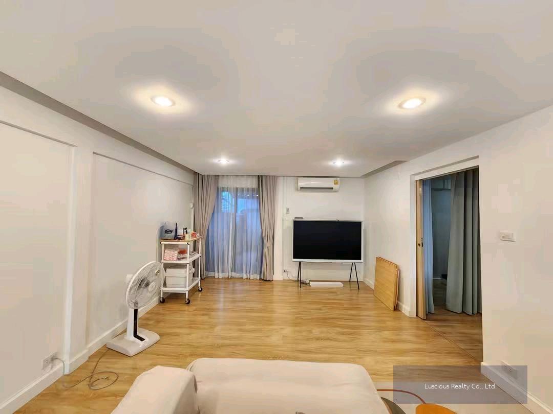 House for Sale and Rent in Ekkamai ขาย และ ให้เช่า บ้านทาวน์โฮม เอกมัย ของหายาก แรไอเทม